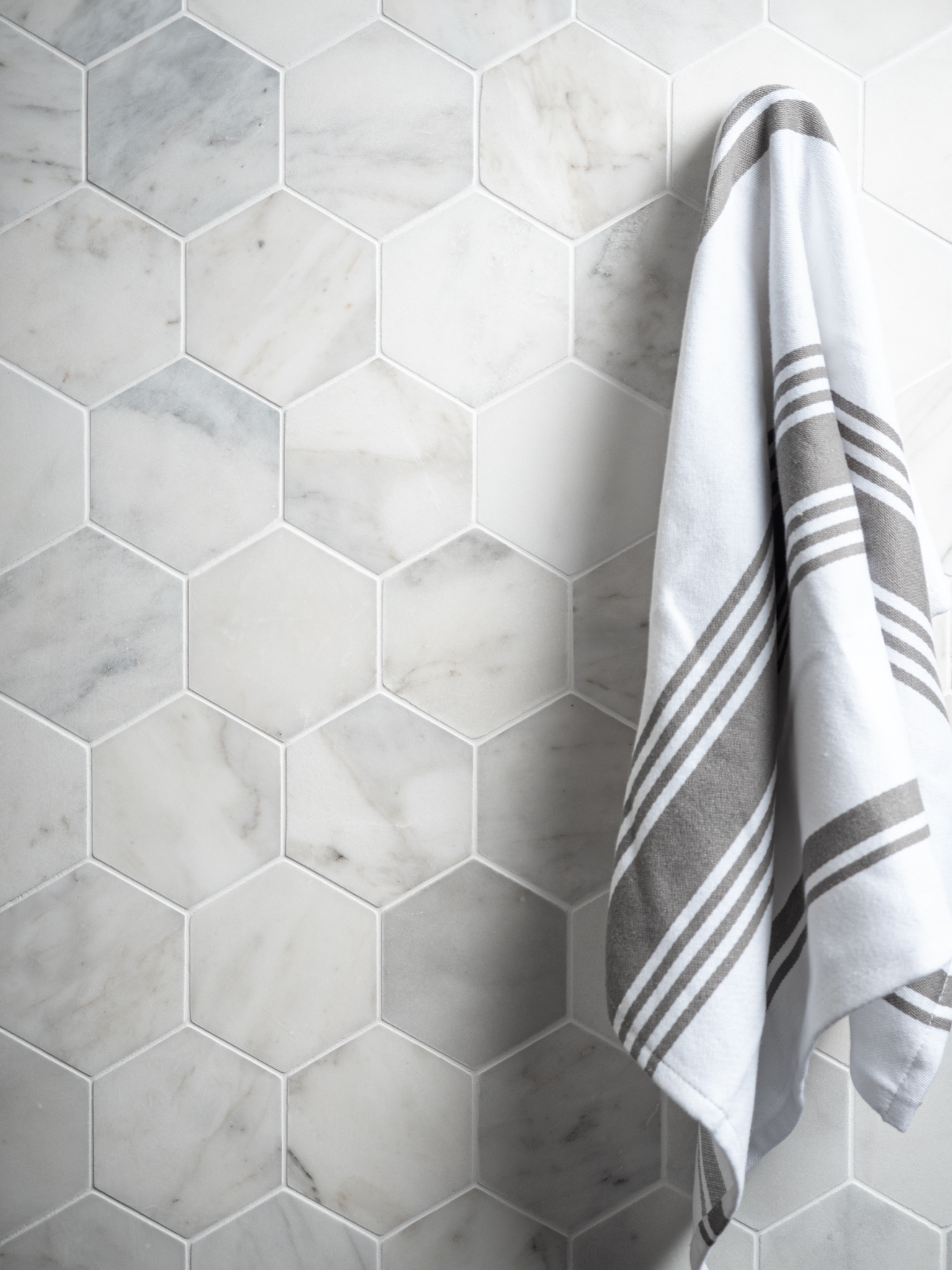 Calacatta Marble XL Hexagon Tiles - Image 3